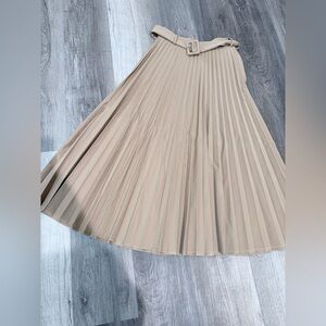 Zara Beige A-Line Pleated Skirt